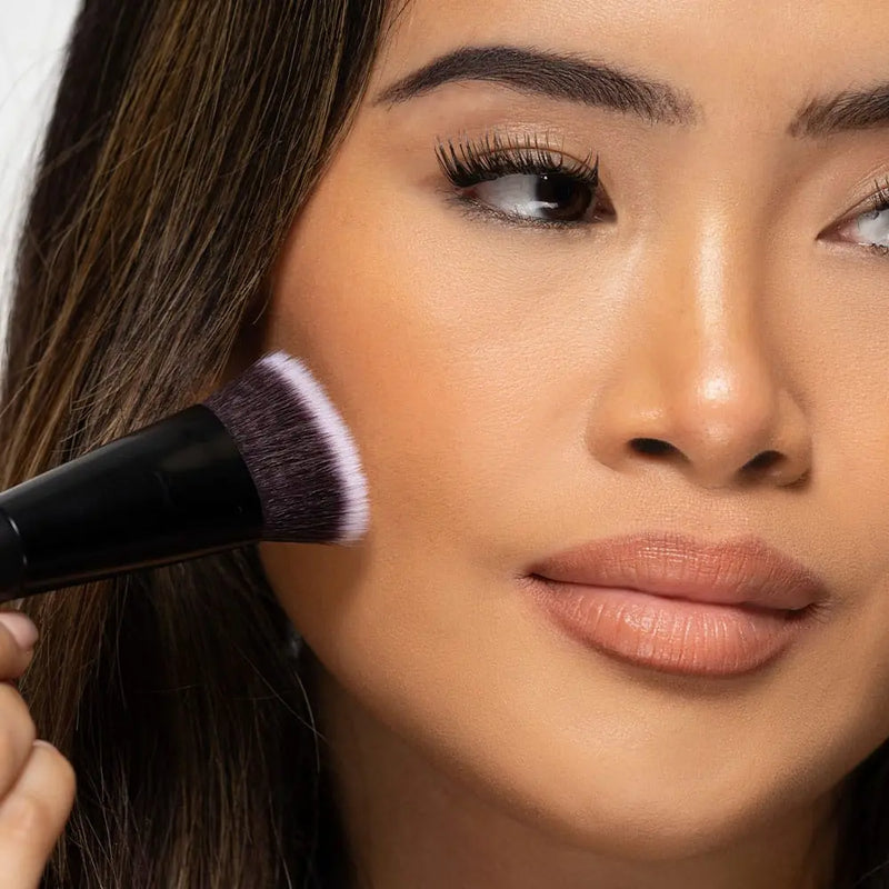 Brushworks No. 11 Flat Top Contour Brush