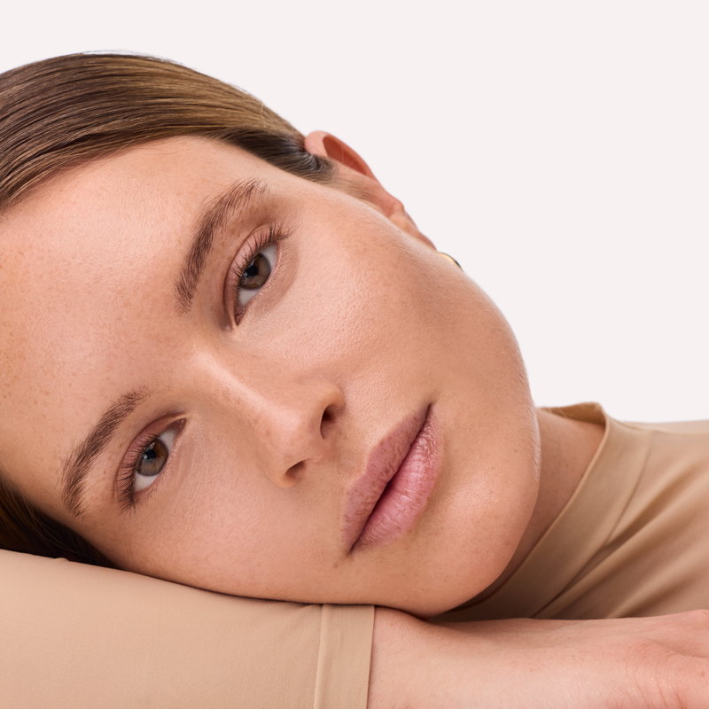 Catrice Skin Like Luminous Foundation 045N, vloeibare foundation met natuurlijke finish, foto 8 van 10
