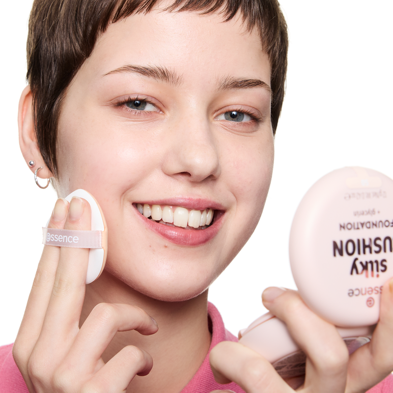 Essence Silky Cushion Foundation 50, cushion foundation met medium dekking, foto 4 van 8