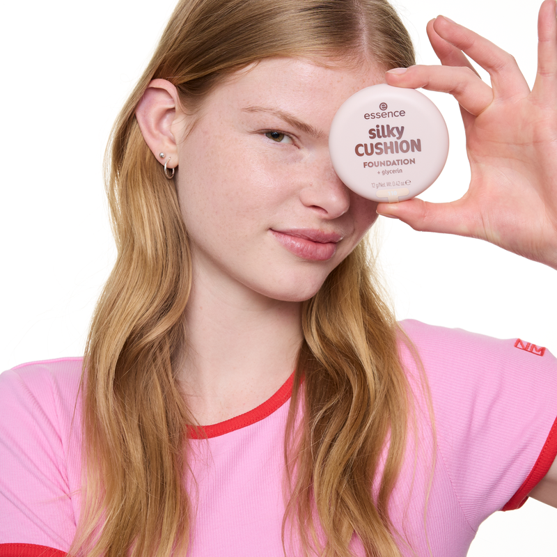 Essence Silky Cushion Foundation 230, cushion foundation met medium dekking, foto 7 van 11