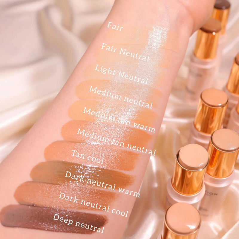 Revolution Skin Silk Glow Tint Sheer Foundation Stick Deep Neutral, foundation stick met natuurlijke glow, foto 3 van 4