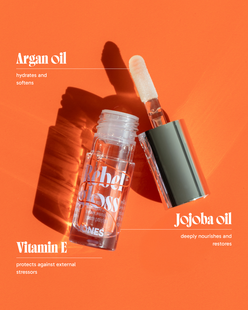 Take It From Jones Rebel Gloss N*ked, lipgloss met glanzende finish en verzorgende oliën.