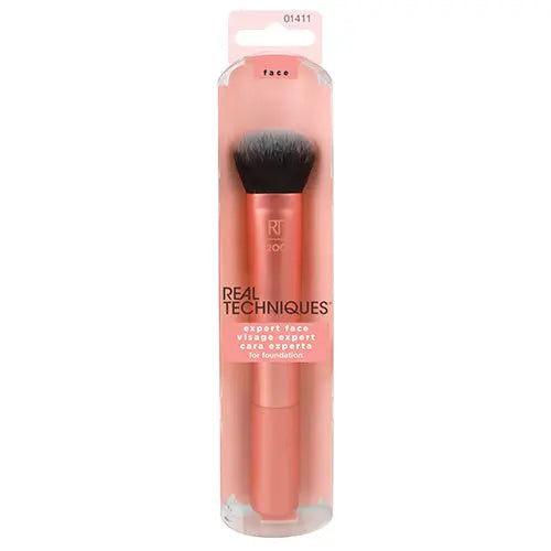 Real Techniques Expert Face Brush, kwast voor vloeibare foundation en concealer, op model