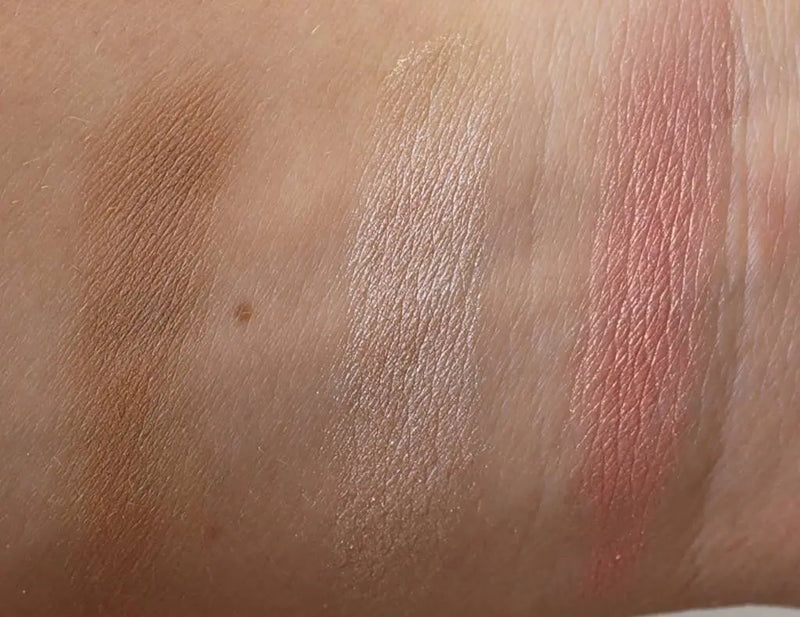 Revolution Contour Kit Ultra Fair C01, compact palette met blush, bronzer en highlighter, foto 3 van 3