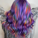 Carnaval haar van Boozyshop, haarkleuring en glitter voor je carnavalskapsel