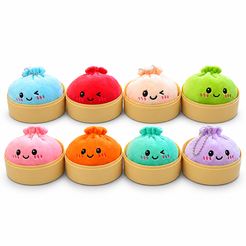 Mystery Dumpling Squishy Plush, zes pluche dumplings met gezichtjes op een rij