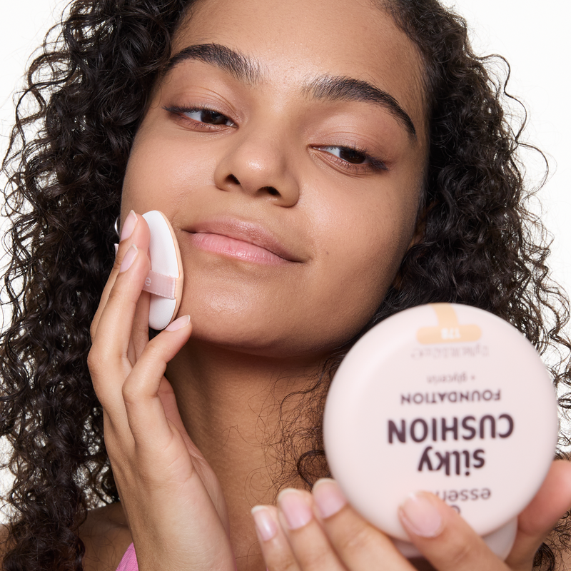 Essence Silky Cushion Foundation 178, cushion foundation met zijdeachtige finish, foto 9 van 9