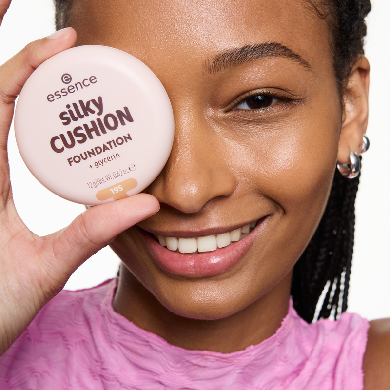 Essence Silky Cushion Foundation 310, vloeibare foundation met medium dekking, foto 10 van 11