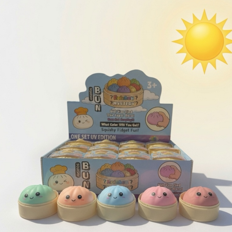 Dumpling Glow In Sun UV Squishy in het zonlicht, de kleur verandert in de zon