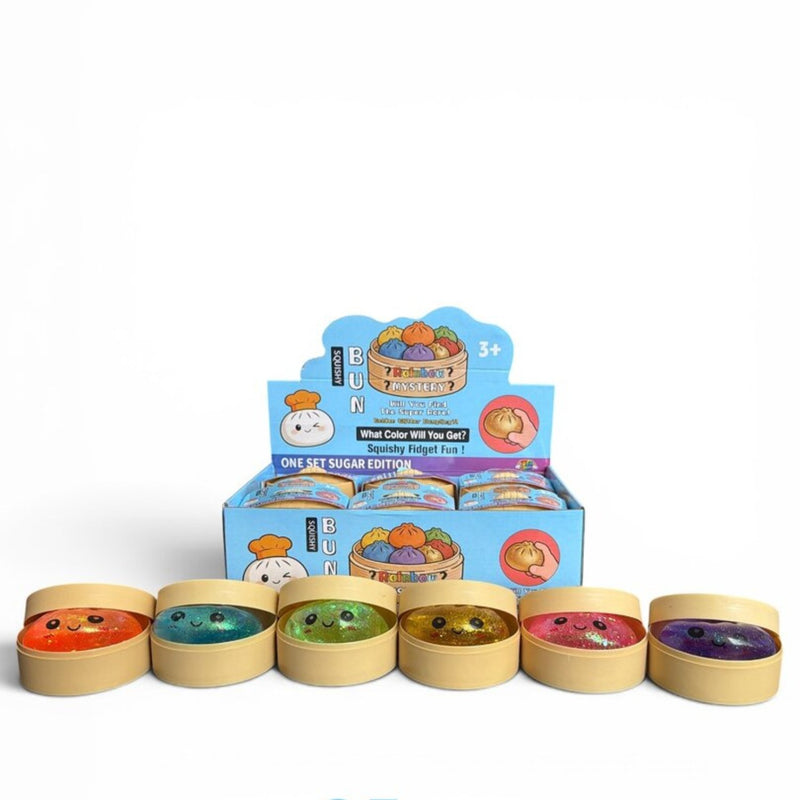 Displaydoos vol Mystery Sugar Dumpling Squishies Large in bamboe mandjes