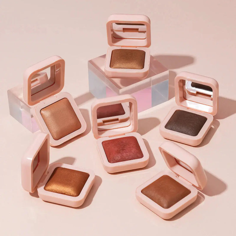 The Beauty Crop Glow Milk Powder Bronzer Santorini Sand, matte poeder bronzer voor een natuurlijke glow, foto 3 van 3