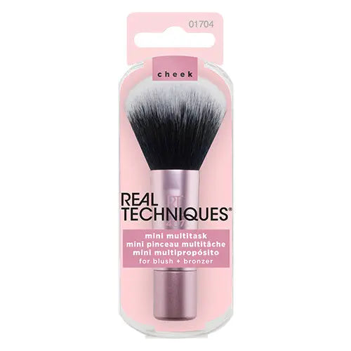 Real Techniques Mini Multitask Brush, een kleine ronde make-up kwast met synthetische haren.